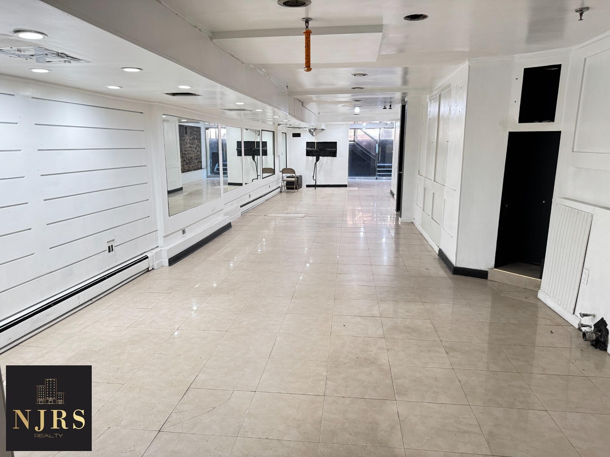 448 E 79th St, New York, NY for lease Interior Photo- Image 1 of 15