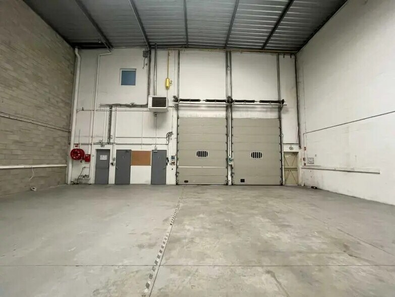 Flex in Saint-Ouen-sur-Seine for lease - Interior Photo - Image 3 of 9