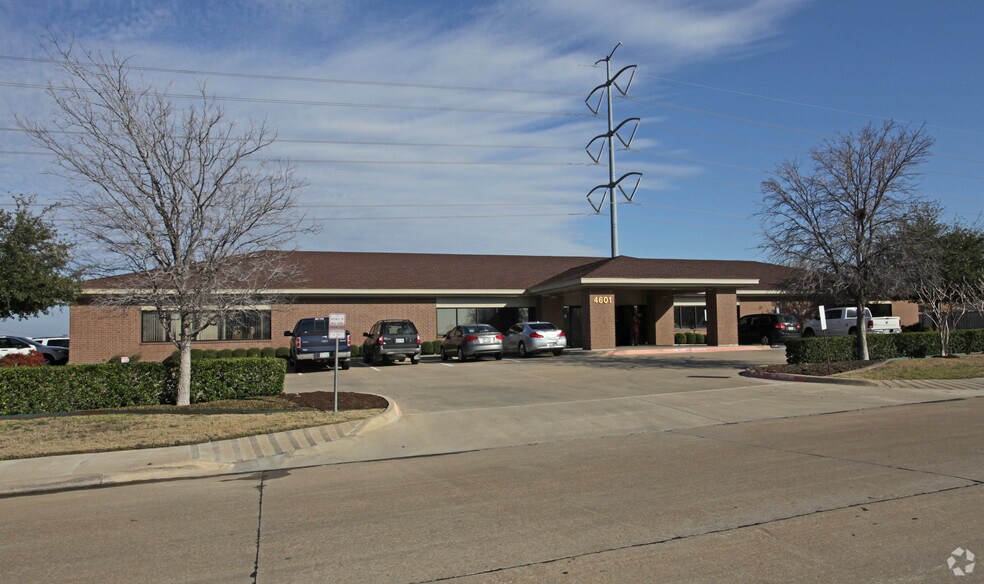 4601 Hollow Tree Dr, Arlington, TX à louer - Photo du bâtiment - Image 2 de 19