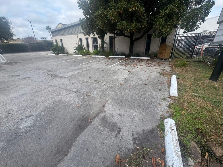 6214 Beverly Hill St, Houston, TX for lease - Building Photo - Image 3 of 28