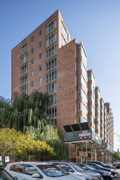 245 E 124th St, New York, NY à louer - Photo du bâtiment - Image 3 de 6