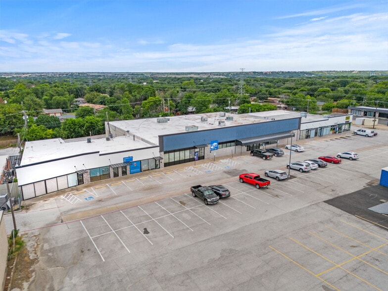 8309-8325 Camp Bowie W Blvd, Fort Worth, TX à louer - Photo du bâtiment - Image 2 de 27