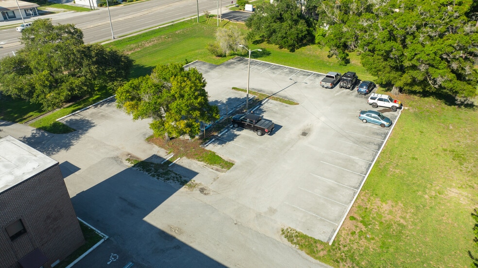 13644 Walsingham Rd, Largo, FL à louer - Photo du bâtiment - Image 3 de 32