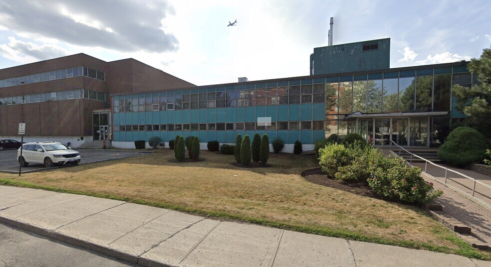 455 Boul de la Côte-Vertu, Montréal, QC for lease - Building Photo - Image 2 of 5