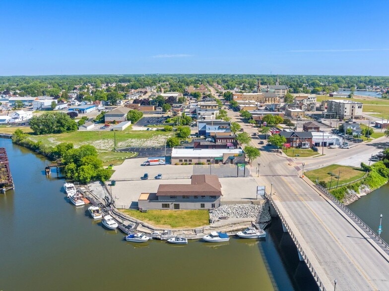 1308 Washington St, Two Rivers, WI for sale - Aerial - Image 2 of 24