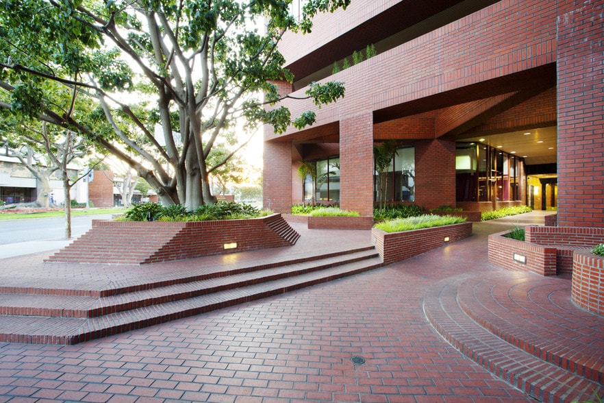 11812 W San Vicente Blvd, Los Angeles, CA à louer - Photo du bâtiment - Image 2 de 9