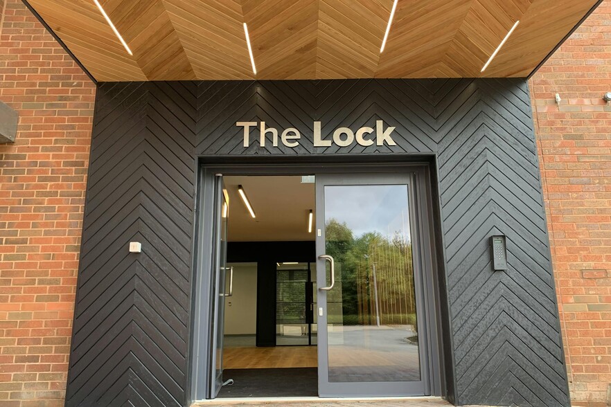 8 George Mann Rd, Leeds for lease - Building Photo - Image 2 of 3