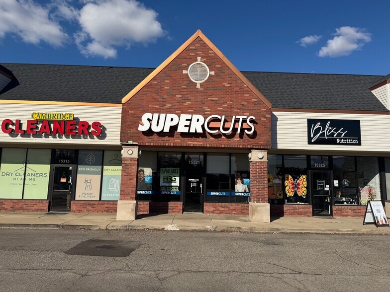 15311-15361 17 Mile Rd, Clinton Township, MI for lease - Building Photo - Image 3 of 3