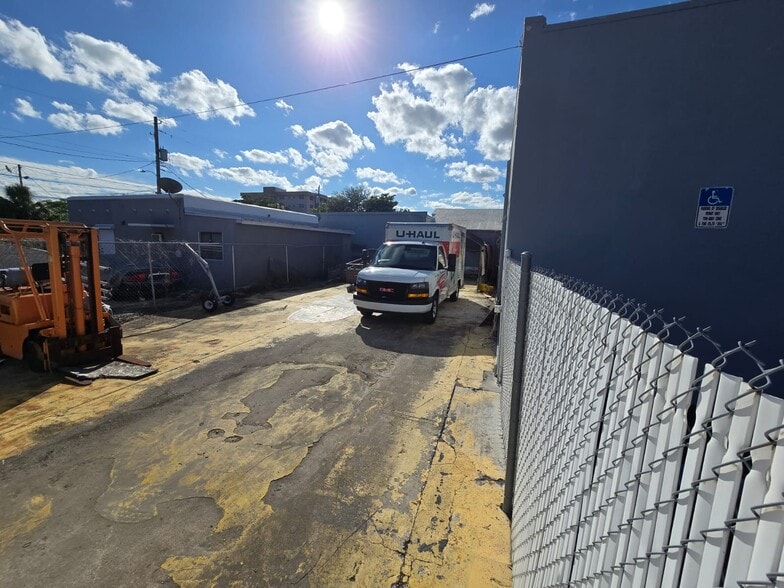 1128 N Federal Hwy, Hollywood, FL for lease - Building Photo - Image 2 of 9