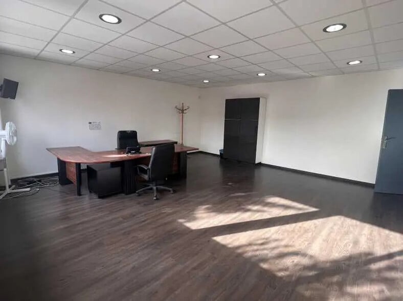 Flex in Le Bourget for lease - Building Photo - Image 3 of 11