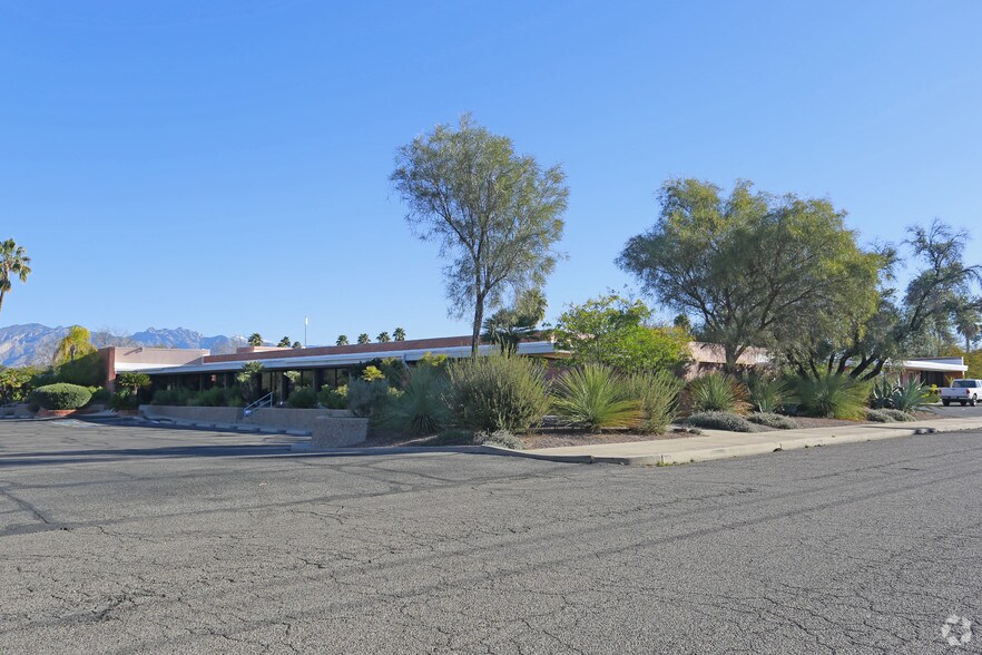100-150 N Tucson Blvd, Tucson, AZ à louer - Photo du bâtiment - Image 2 de 12
