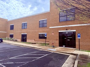 240-252 Airport Rd, Winchester, VA à louer Photo intérieure- Image 1 de 17