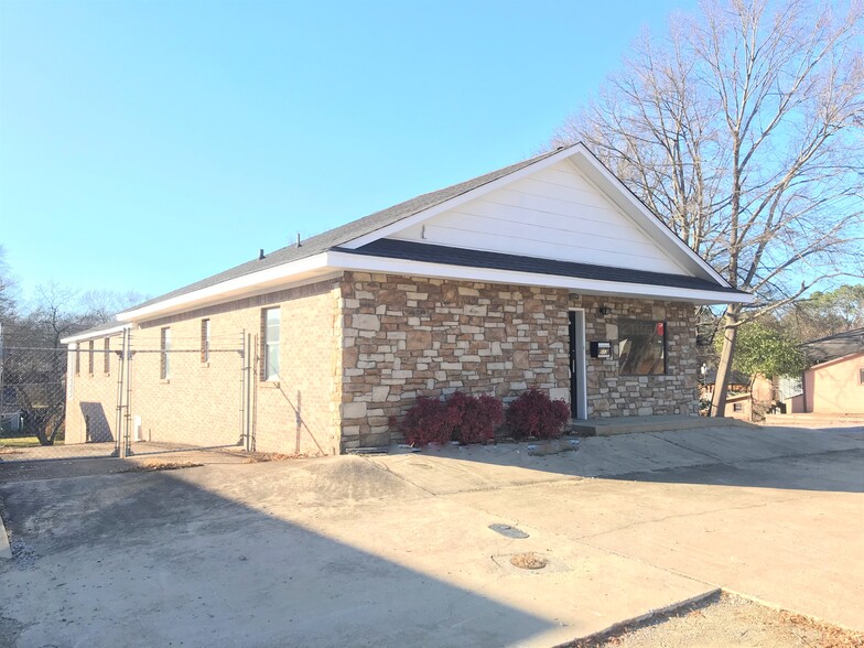 513 N Gloster St, Tupelo, MS à vendre - Photo du bâtiment - Image 1 de 1