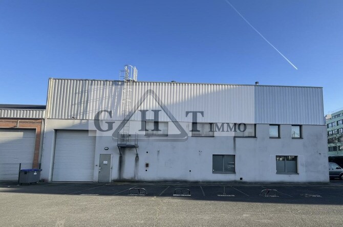 Industrial in Massy for lease Building Photo- Image 1 of 6