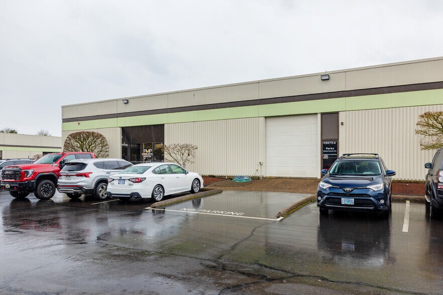 Parks Industrial Plaza portefeuille de 2 propriétés à vendre sur LoopNet.ca - Photo du bâtiment - Image 3 de 15