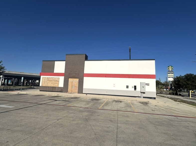 2002 SW Military, San Antonio, TX for lease - Building Photo - Image 2 of 4