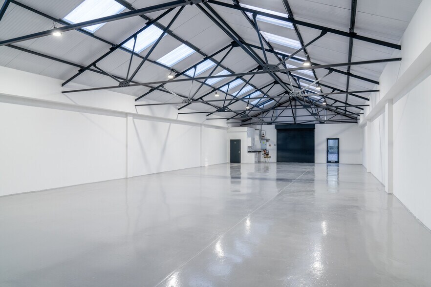 23 Crown Rd, Enfield à louer - Photo du bâtiment - Image 3 de 41