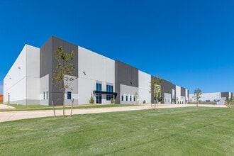 8401 N I 35 Service Rd, Oklahoma City, OK for lease Building Photo- Image 1 of 5