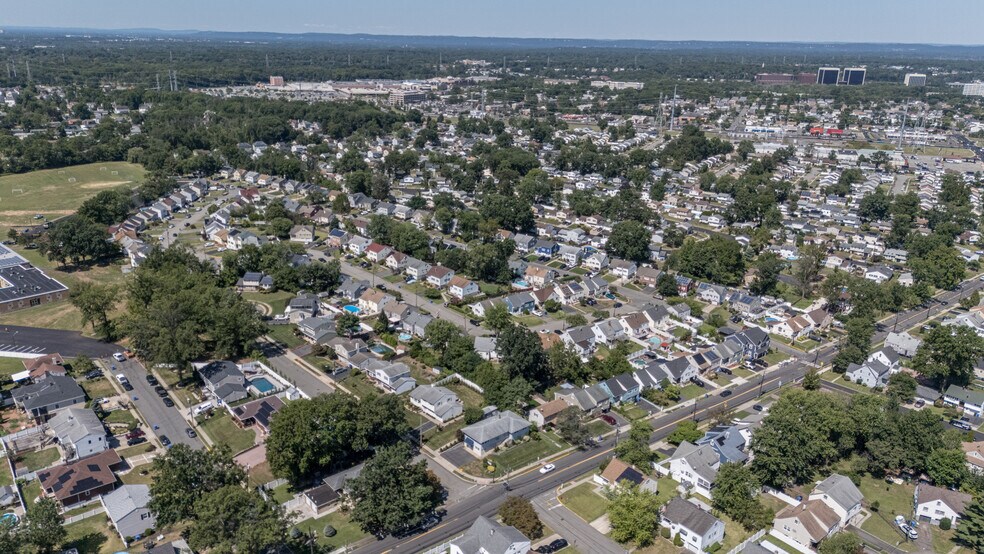 373 Ford Ave, Fords, NJ à vendre - Photo du bâtiment - Image 3 de 54