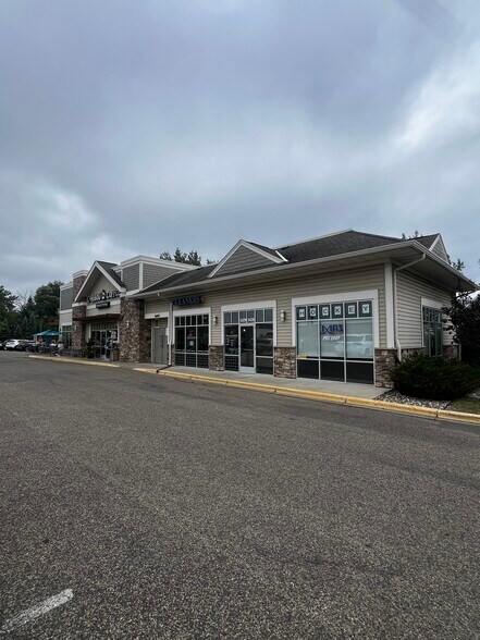 5401-5439 Shoreline Dr, Mound, MN à louer - Photo du bâtiment - Image 1 de 10