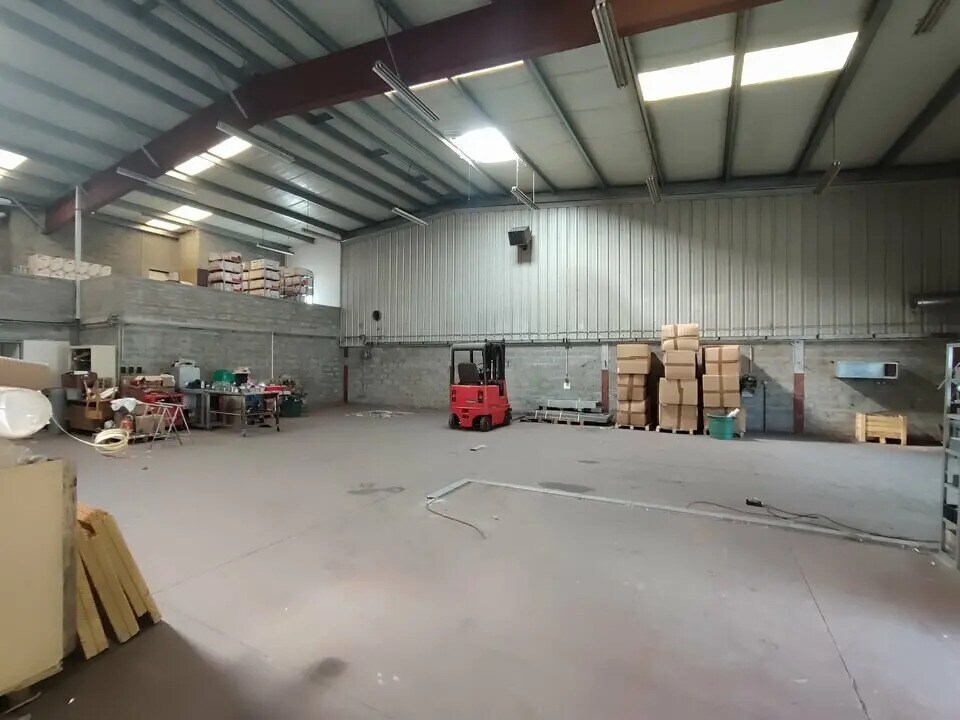 Flex in Bourgoin-Jallieu for lease Interior Photo- Image 1 of 6