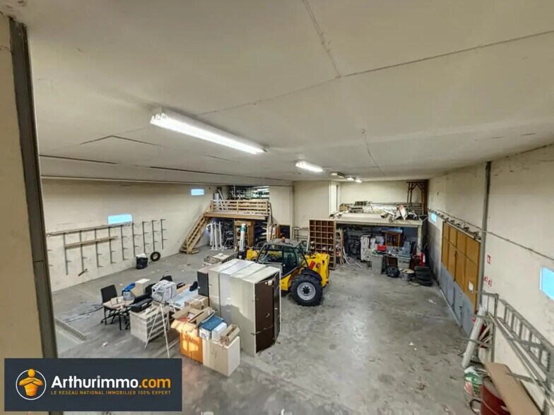 Industrial in Bourgoin-Jallieu for sale - Interior Photo - Image 3 of 5