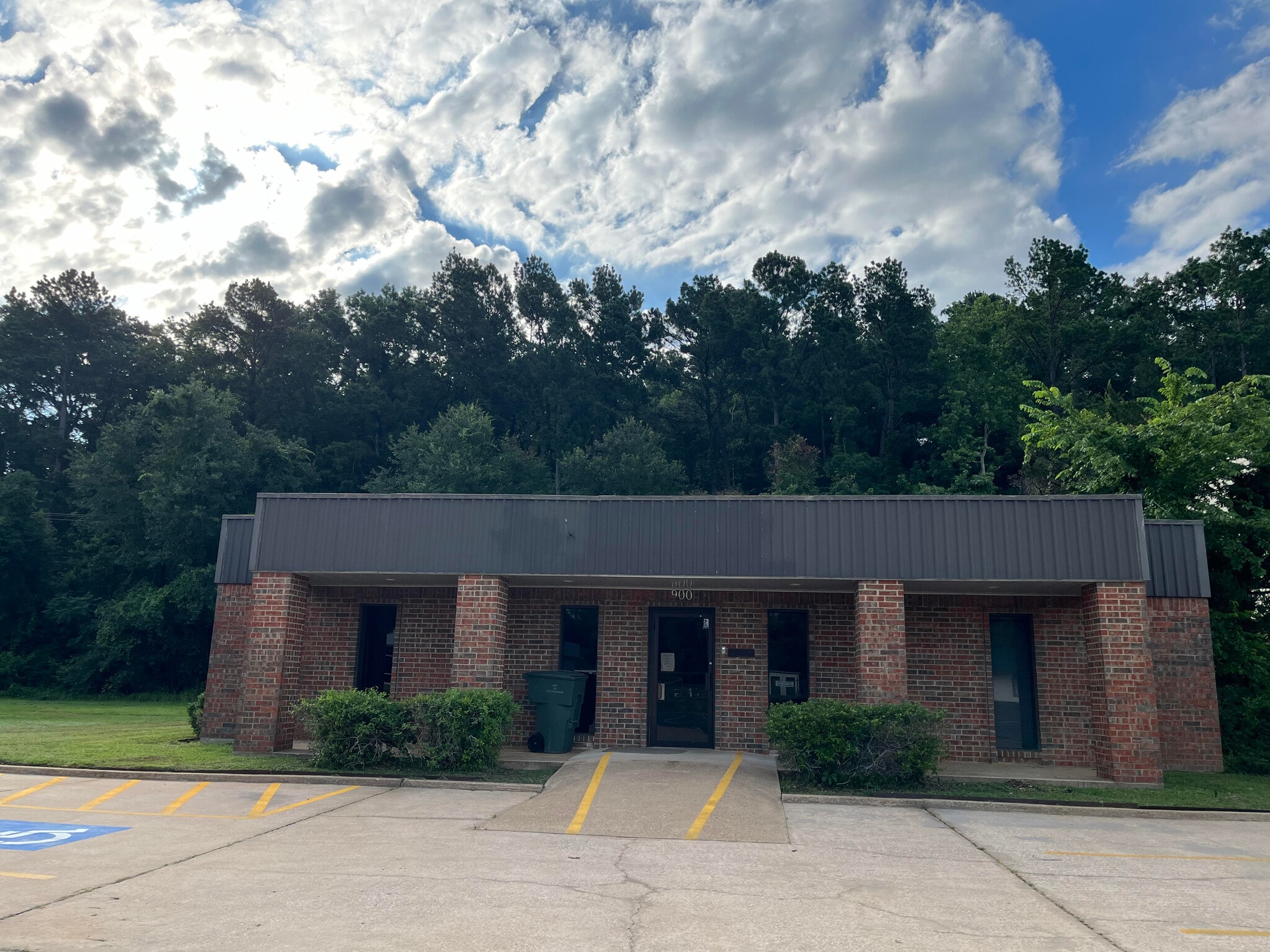 900 N University Dr, Nacogdoches, TX for lease Primary Photo- Image 1 of 4