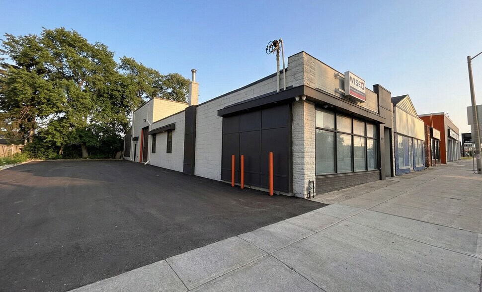 108 Parkdale Ave N, Hamilton, ON for sale - Building Photo - Image 2 of 11