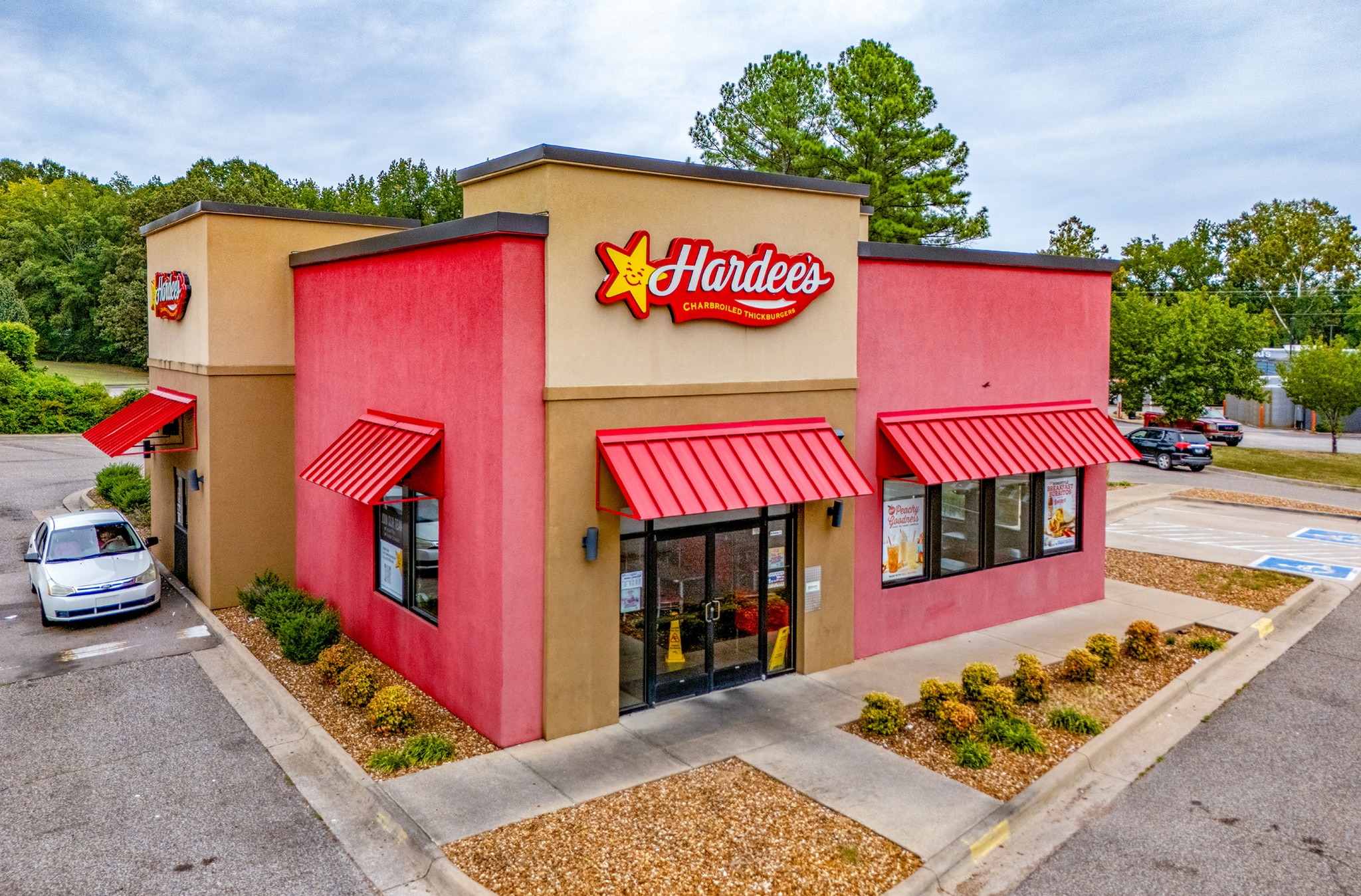 1005 Mineral Wells Ave, Paris, TN for sale Building Photo- Image 1 of 5