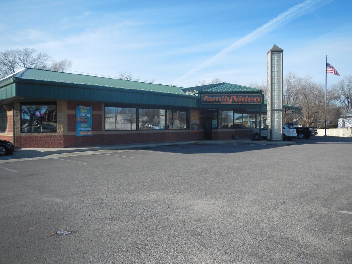 1001 N Main St, Newton, KS for lease Building Photo- Image 1 of 1