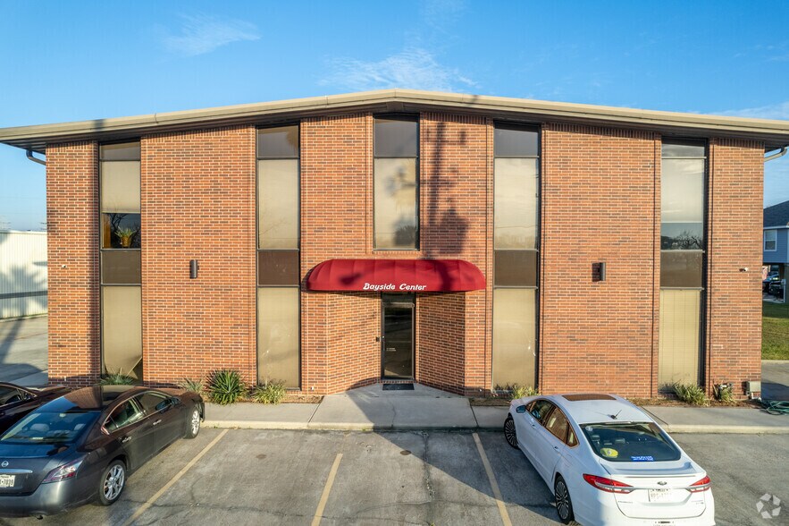 601 Cien Rd, Kemah, TX à vendre - Photo du bâtiment - Image 3 de 94