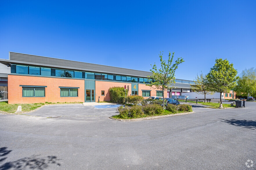 2-4 Rue Charles Christofle, Saint-Denis for lease - Primary Photo - Image 1 of 5