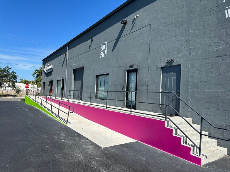 2510 Florida Ave, West Palm Beach, FL à louer - Photo du bâtiment - Image 2 de 7