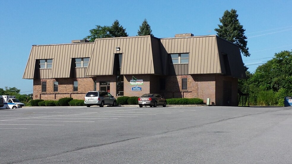 220 N Park Rd, Wyomissing, PA for lease - Building Photo - Image 1 of 21