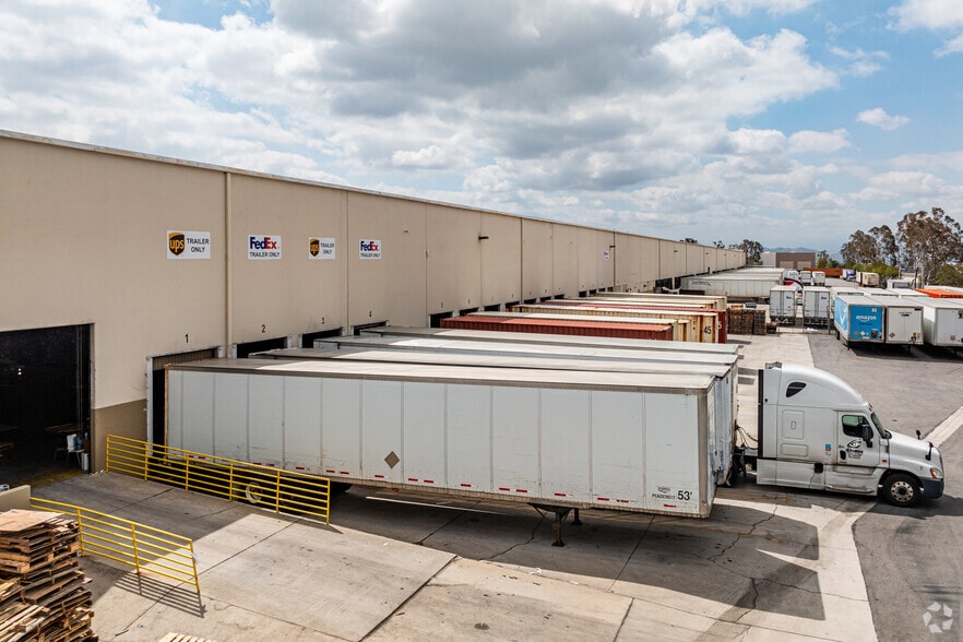 10746-10788 Commerce Way, Fontana, CA for lease - Building Photo - Image 3 of 6