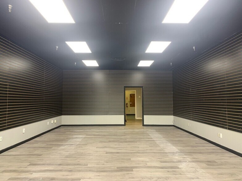 1101 Eisenhower Dr, Savannah, GA à louer - Photo intérieure - Image 3 de 6