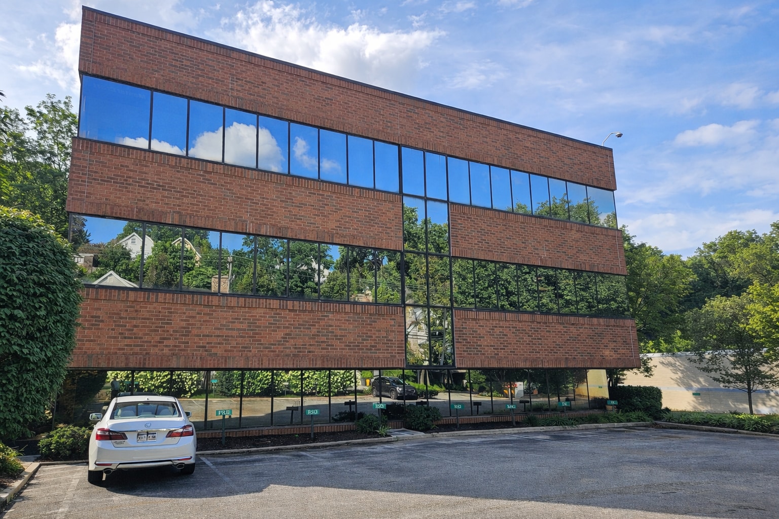 33 Rock Hill Rd, Bala Cynwyd, PA à louer Photo principale- Image 1 de 12