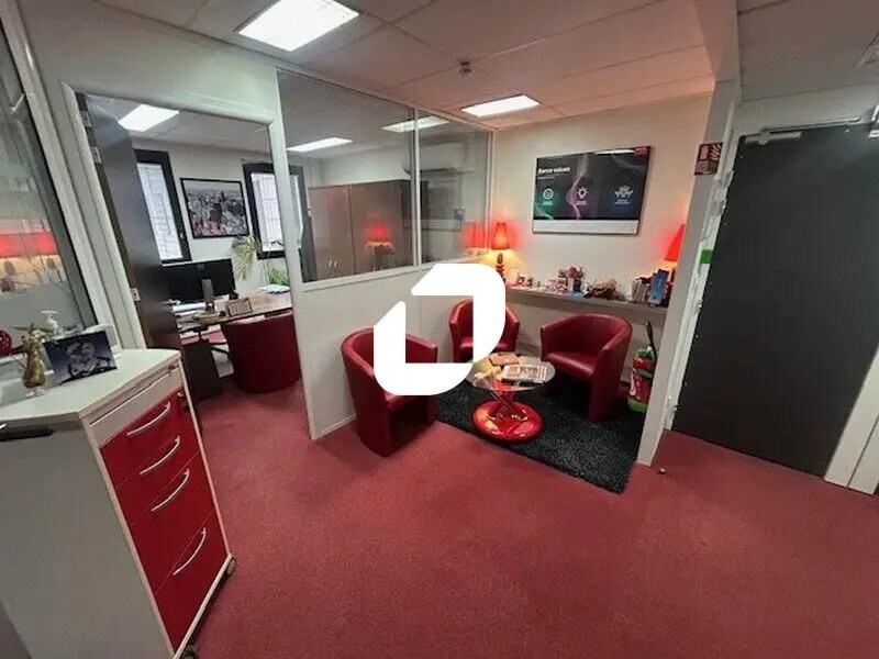 Office in Nanterre for lease Building Photo- Image 1 of 9