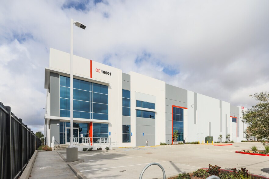 18001 Main St, Carson, CA à louer - Photo du bâtiment - Image 1 de 17