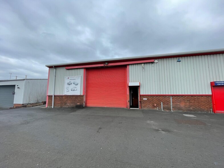 Lower Philips Rd, Blackburn à louer - Photo du bâtiment - Image 2 de 2