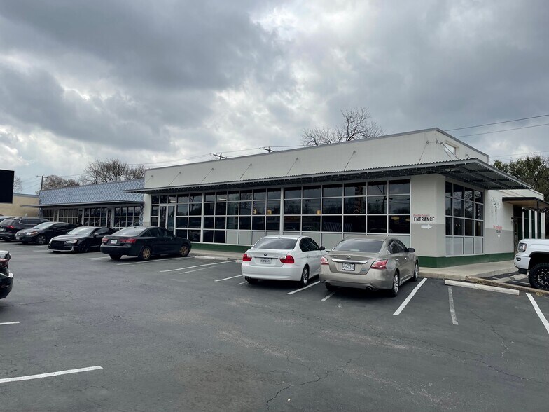 1739-1745 W Anderson Ln, Austin, TX à louer - Photo du bâtiment - Image 2 de 2