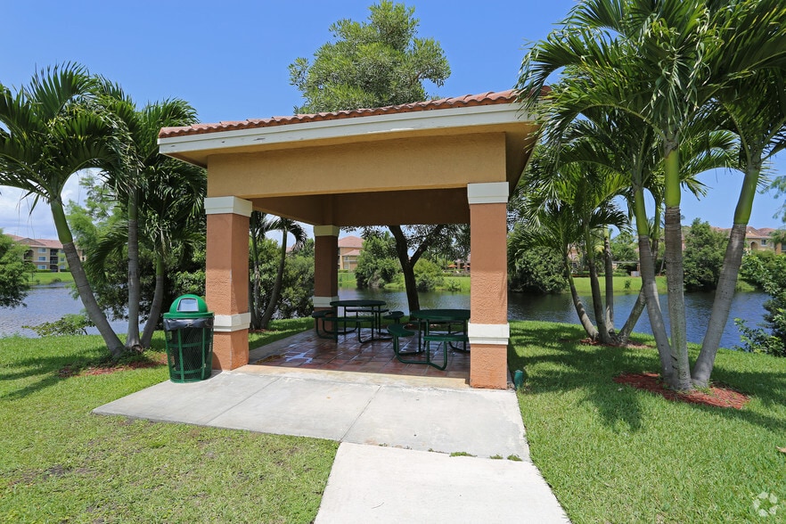 3817 NW Mediterranean Ln, Jensen Beach, FL for sale - Building Photo - Image 2 of 21