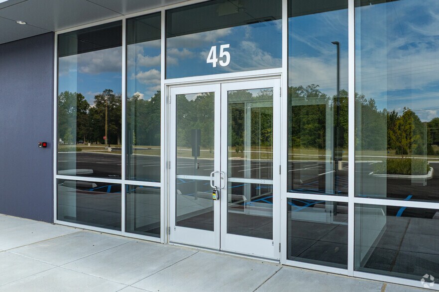 67 Route 40, Carneys Point Township, NJ à vendre - Photo du bâtiment - Image 3 de 5