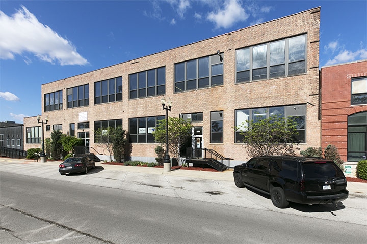 4222 N Ravenswood Ave, Chicago, IL à louer - Photo principale - Image 1 de 19