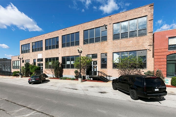4222 N Ravenswood Ave, Chicago, IL for lease Primary Photo- Image 1 of 20