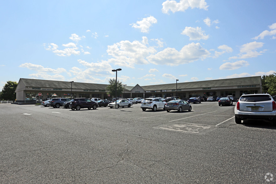 101-137 Merchants Way, Marlton, NJ for lease - Building Photo - Image 1 of 1