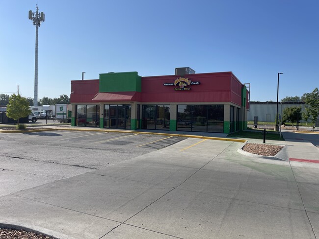 Plus de détails pour 1501 E Euclid Ave, Des Moines, IA - Commerce de détail à vendre