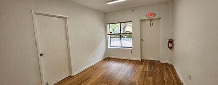 3811 Enterprise Ave, Naples, FL à louer Photo intérieure- Image 2 de 5