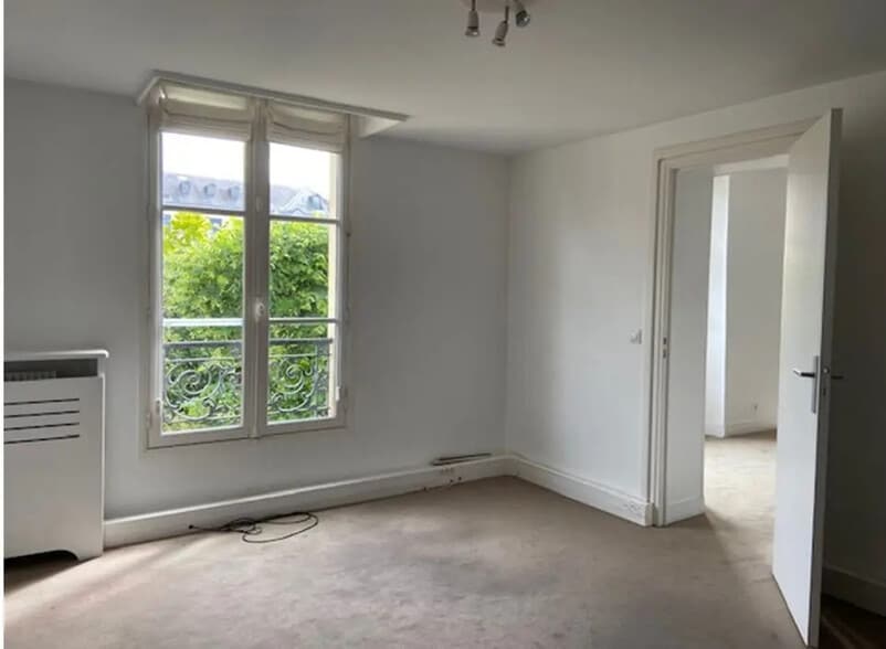 Office in Versailles for lease - Building Photo - Image 3 of 9