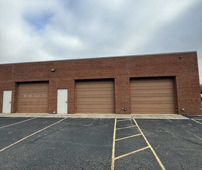 6635 Centerville Business Pky, Centerville, OH à louer - Photo du bâtiment - Image 3 de 6